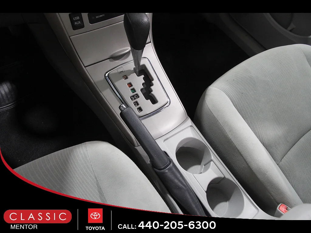 Used 2013 Classic Silver Metallic Toyota LE image 14