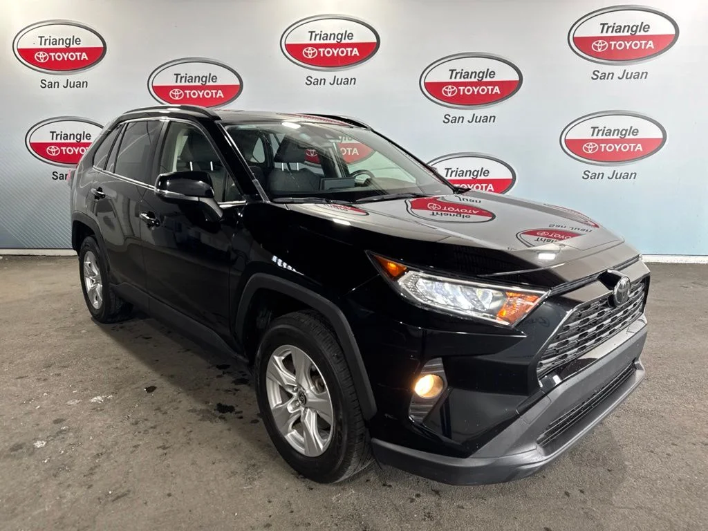 Used 2020 Black Toyota XLE image 3