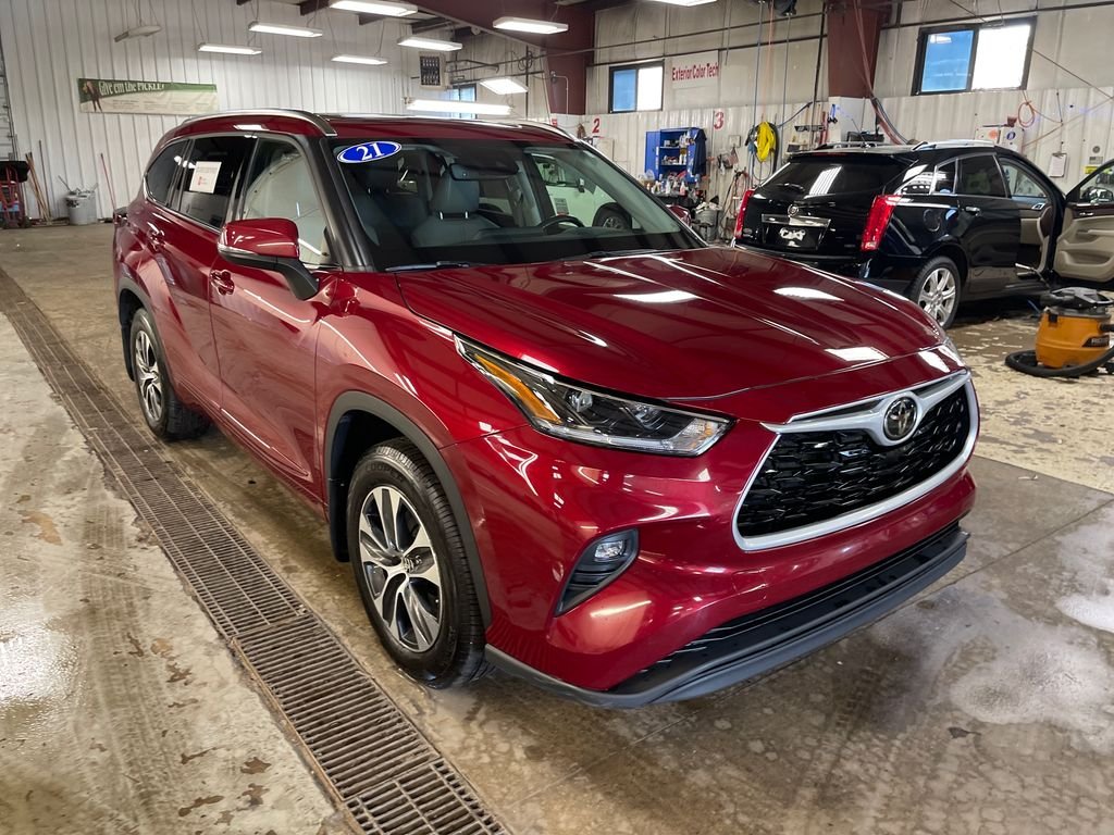 Used 2021 Red Toyota XLE image 7
