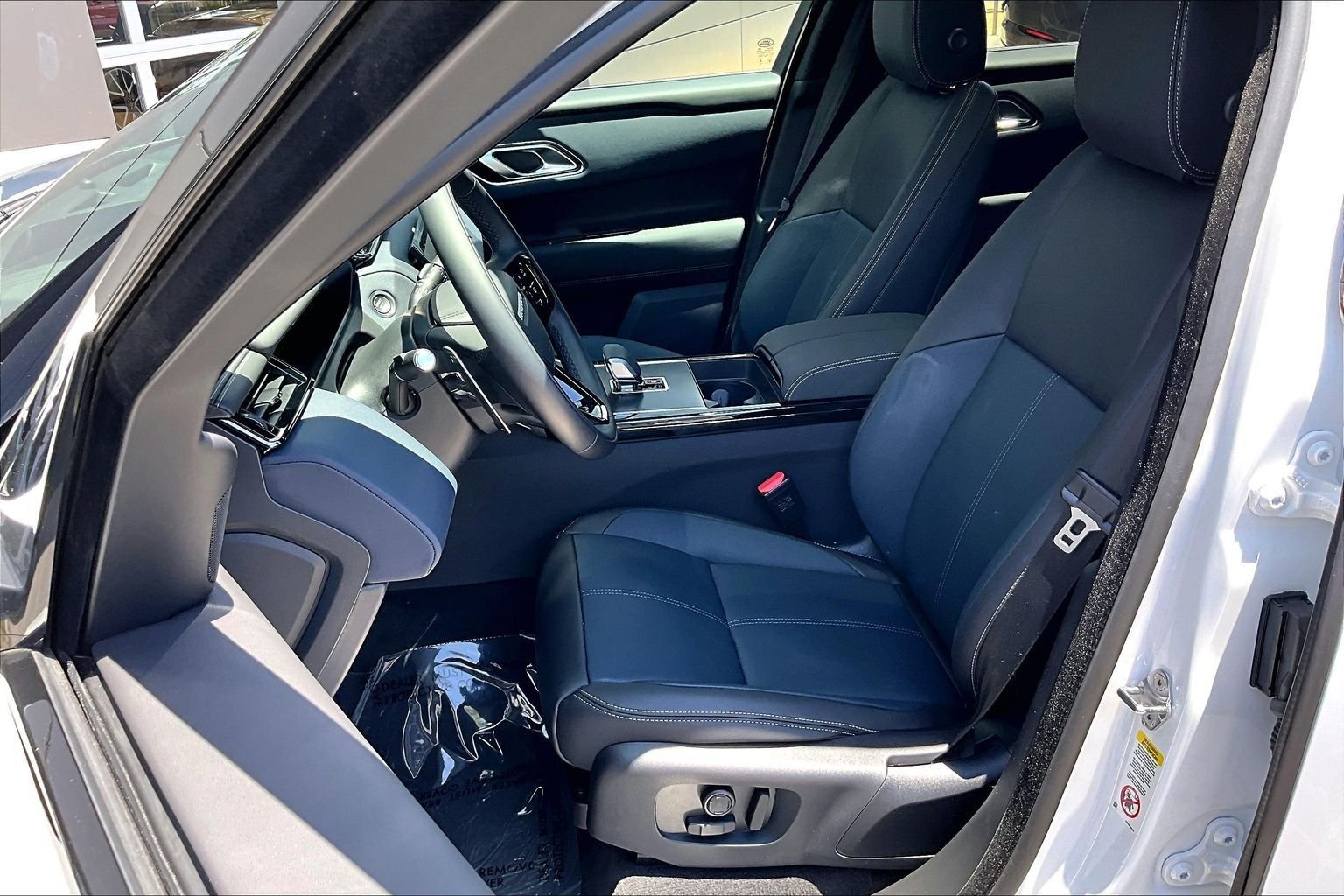 New 2026 Ostuni Pearl White Land Rover Belgravia Edition image 9