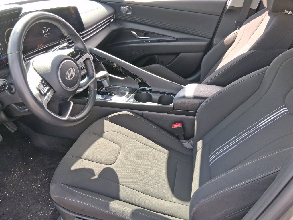 2025 Hyundai Elantra SEL - Photo 9