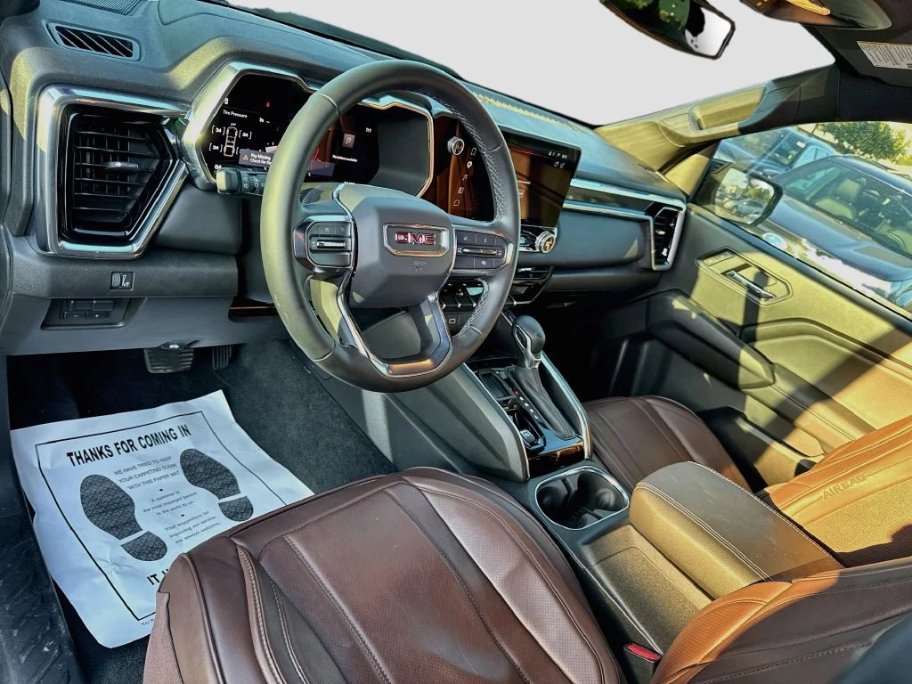Used 2025 Brown GMC Elevation image 10