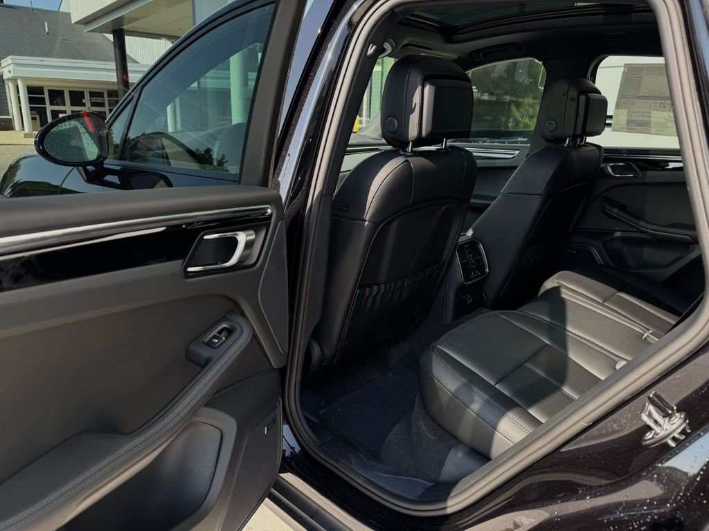 2025 Porsche Macan - Photo 31