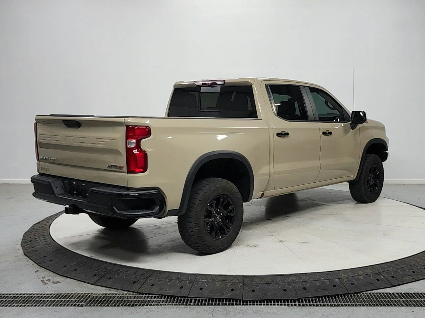 Used 2023  Chevrolet ZR2 image 7