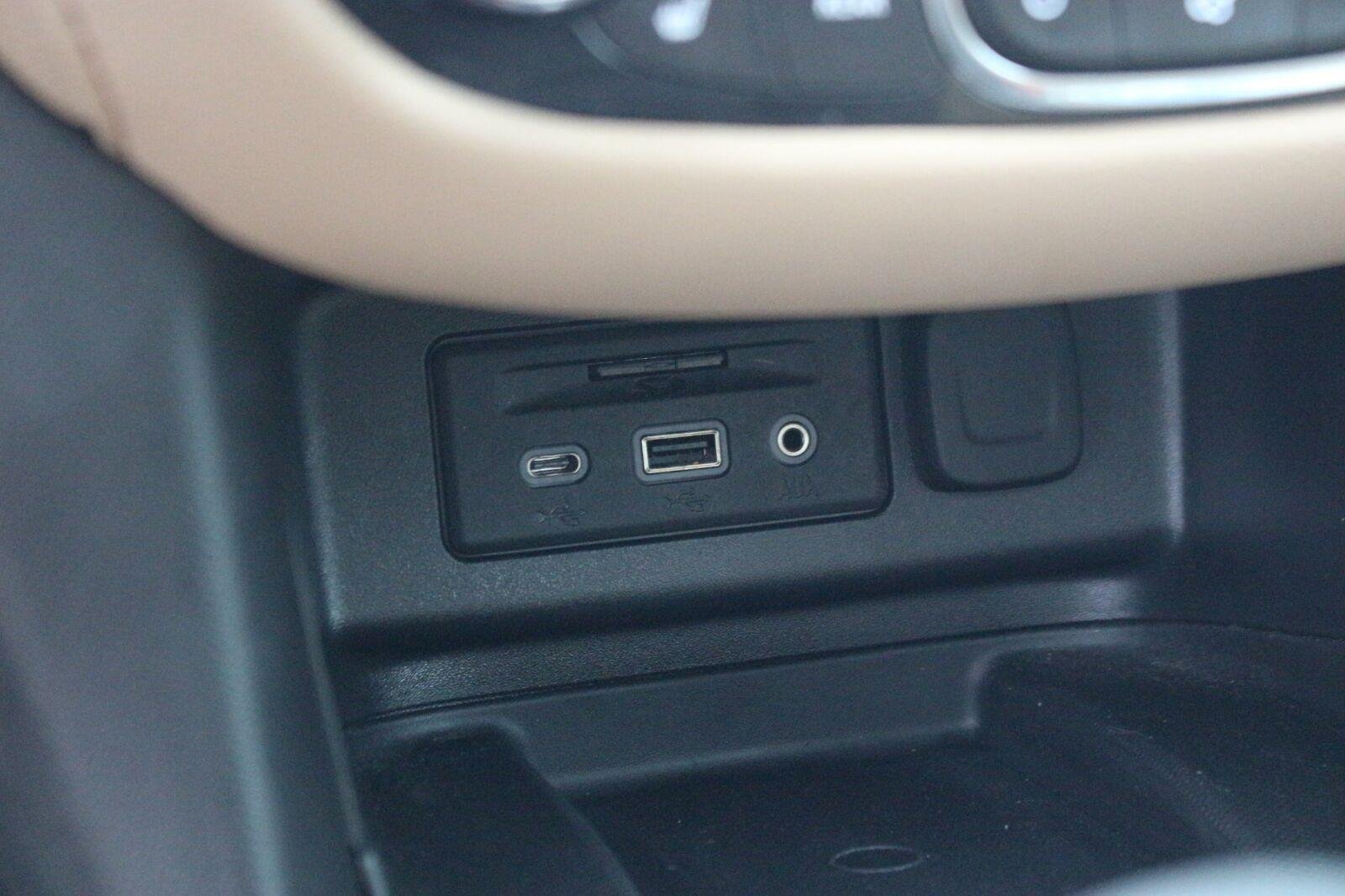 Used 2023 Iridescent Pearl Tricoat Chevrolet Premier image 31
