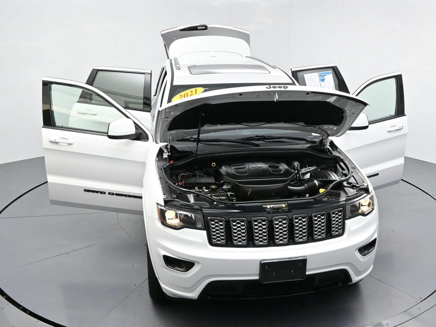 Used 2021 Bright White Clearcoat Jeep Laredo X image 46