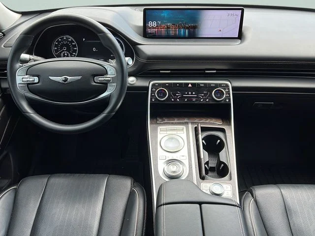 Used 2021 White Genesis 2.5T image 11
