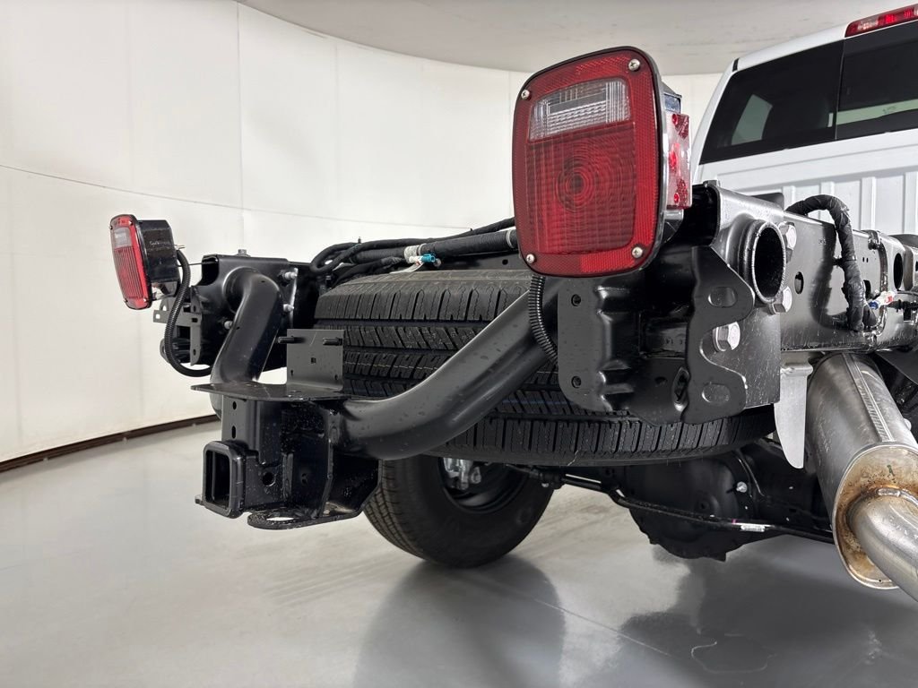 New 2026 Bright White Clear-Coat Exterior Paint RAM Tradesman image 16