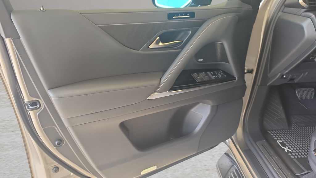 New 2026 Atomic Silver Lexus LX 700h LUXURY image 12
