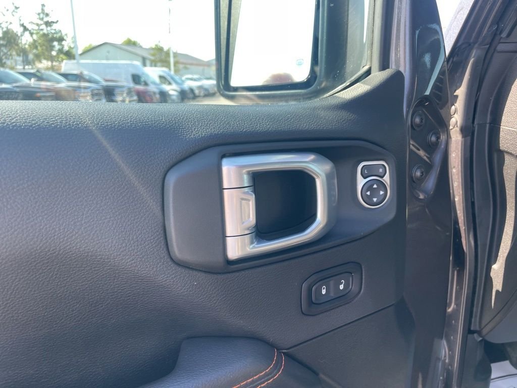 Used 2021 Gray Jeep Mojave image 17