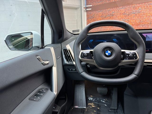 2026 BMW iX 60 - Photo 13