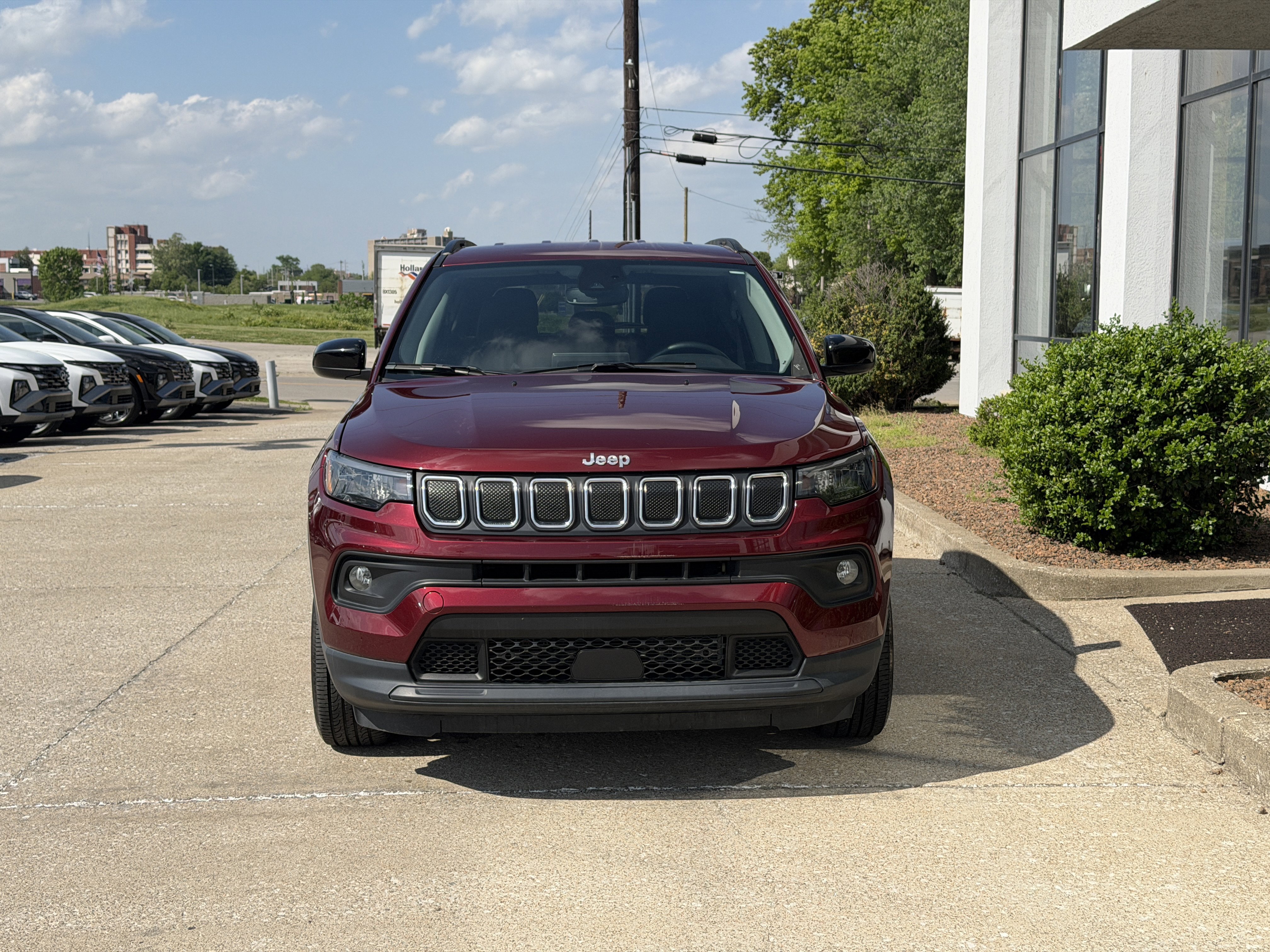 Used 2022 Velvet Red Pearlcoat Jeep Latitude Lux image 15