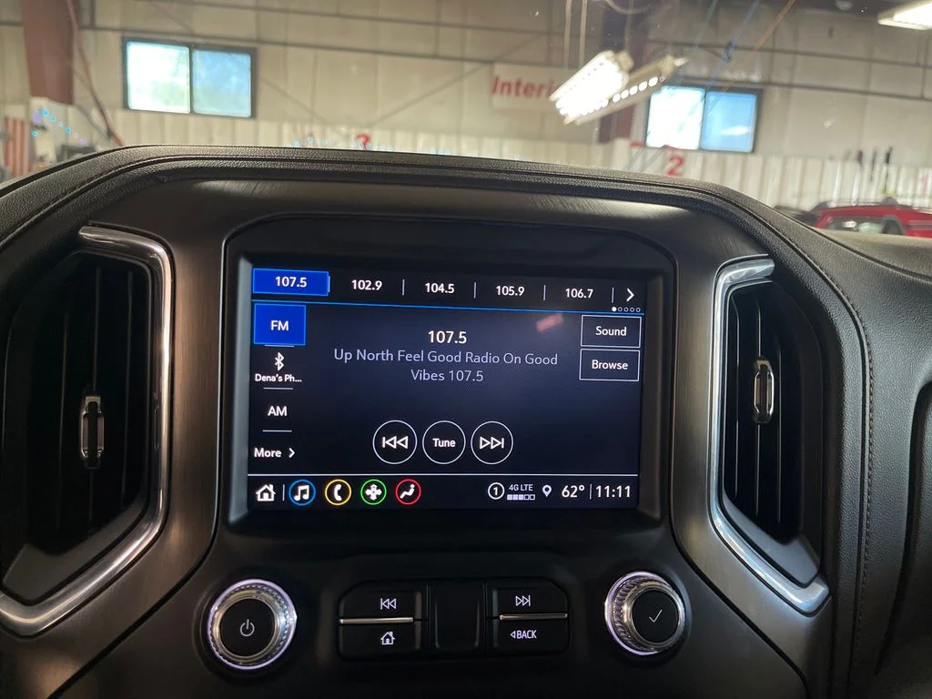 Used 2022 White GMC AT4 image 23