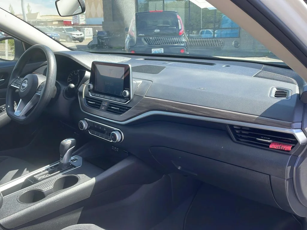 2025 Nissan Altima SV - Photo 20