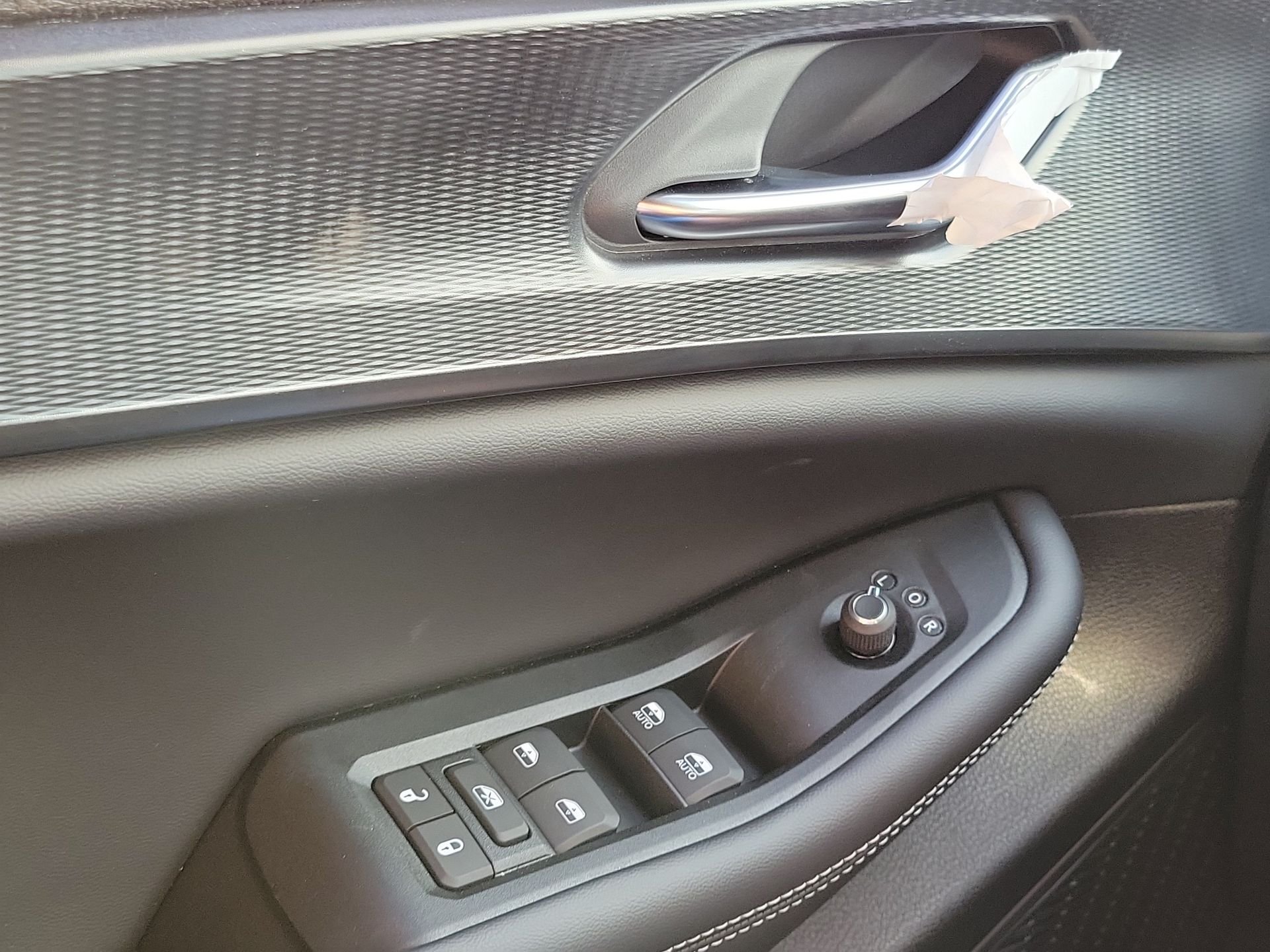 New 2026 Baltic Gray Metallic Clear-Coat Exterior Paint Jeep Laredo X image 14