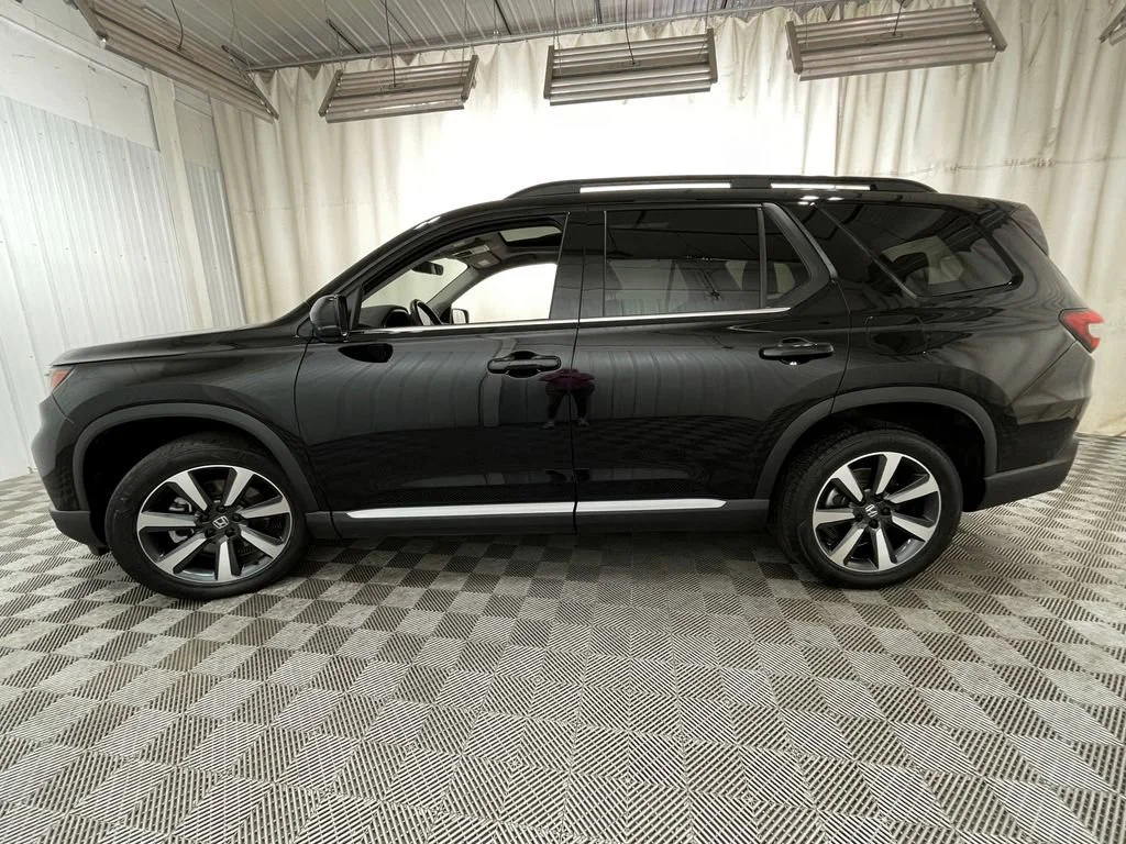 Used 2024 Black Honda Touring image 21