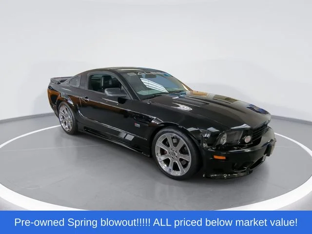 Used 2005 Black Ford GT Premium image 4