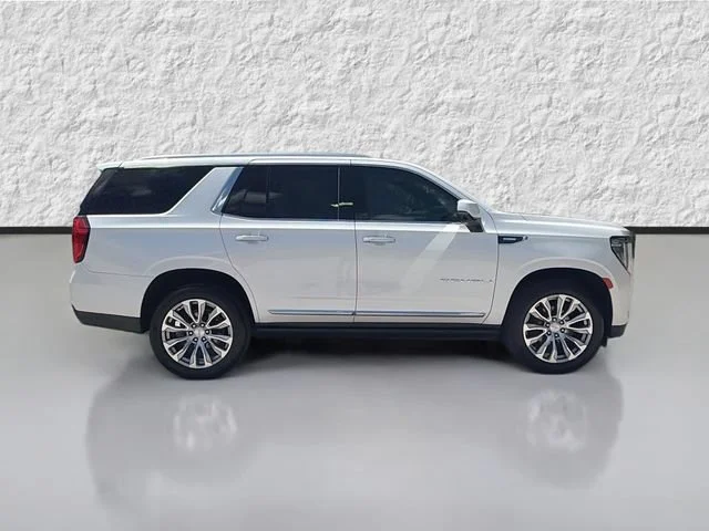 Used 2022 White Frost Tricoat GMC Denali image 2