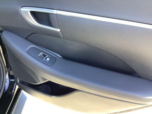New 2026 Abyss Black Hyundai SE image 19