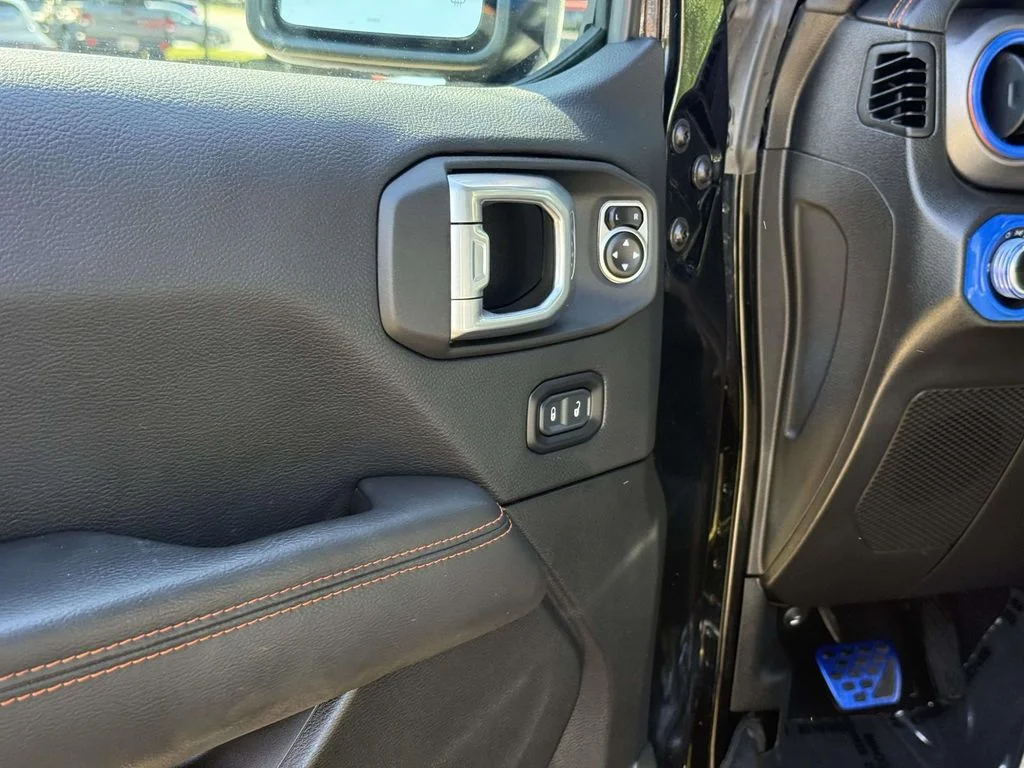 Used 2023 Black Jeep Mojave image 33