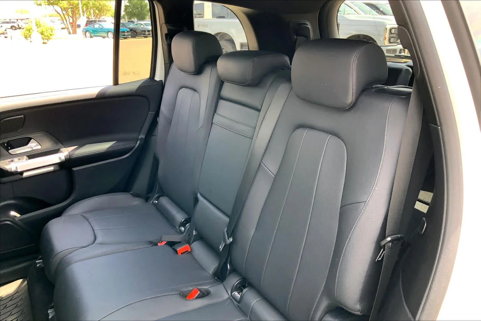 Used 2025 Polar White Mercedes-Benz GLB 250 image 21