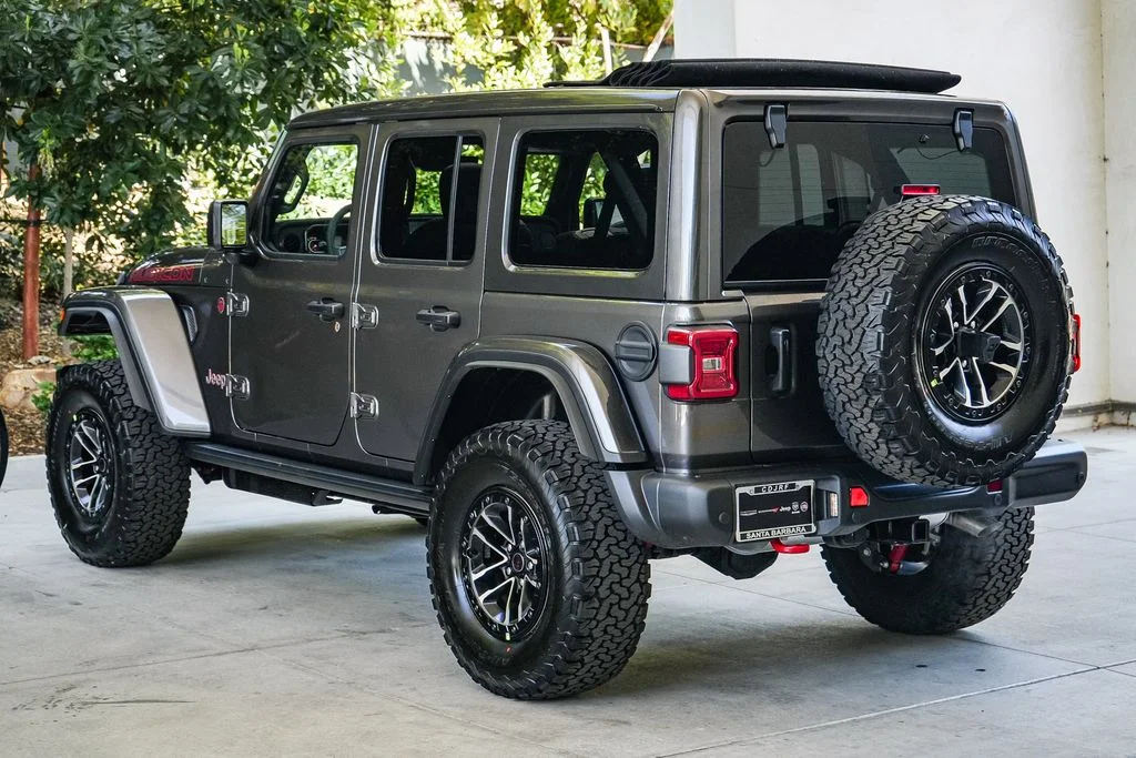 New 2026 Granite Crystal Metallic Clear-Coat Exterior Paint Jeep Rubicon X image 4