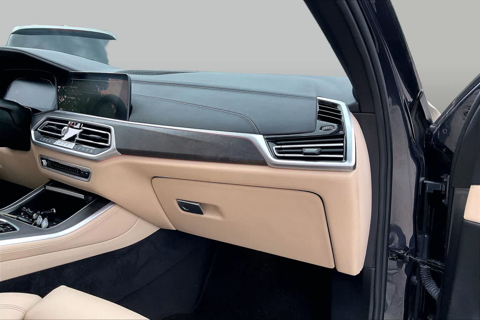 Used 2022 Arctic Grey Metallic BMW sDrive40i image 19