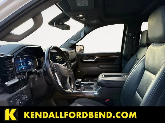 Used 2022 White Chevrolet RST image 9