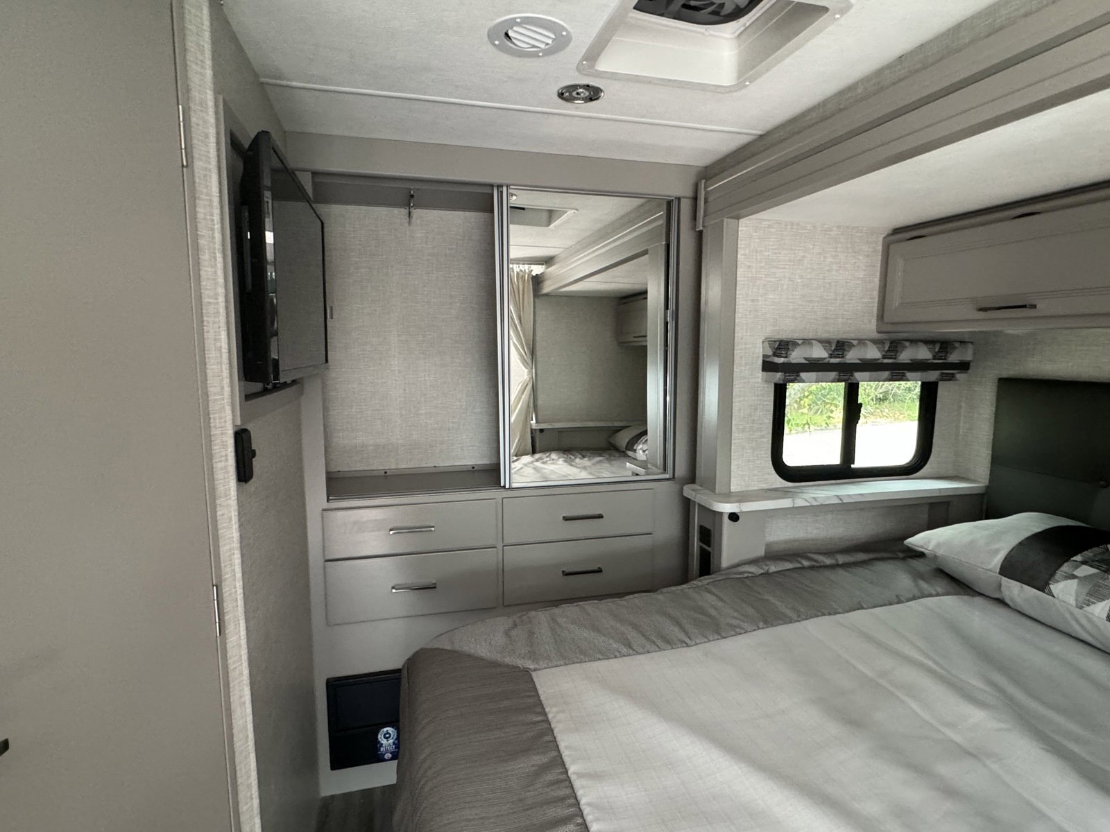 New 2025 Tan Thor Motor Coach 23TW image 10