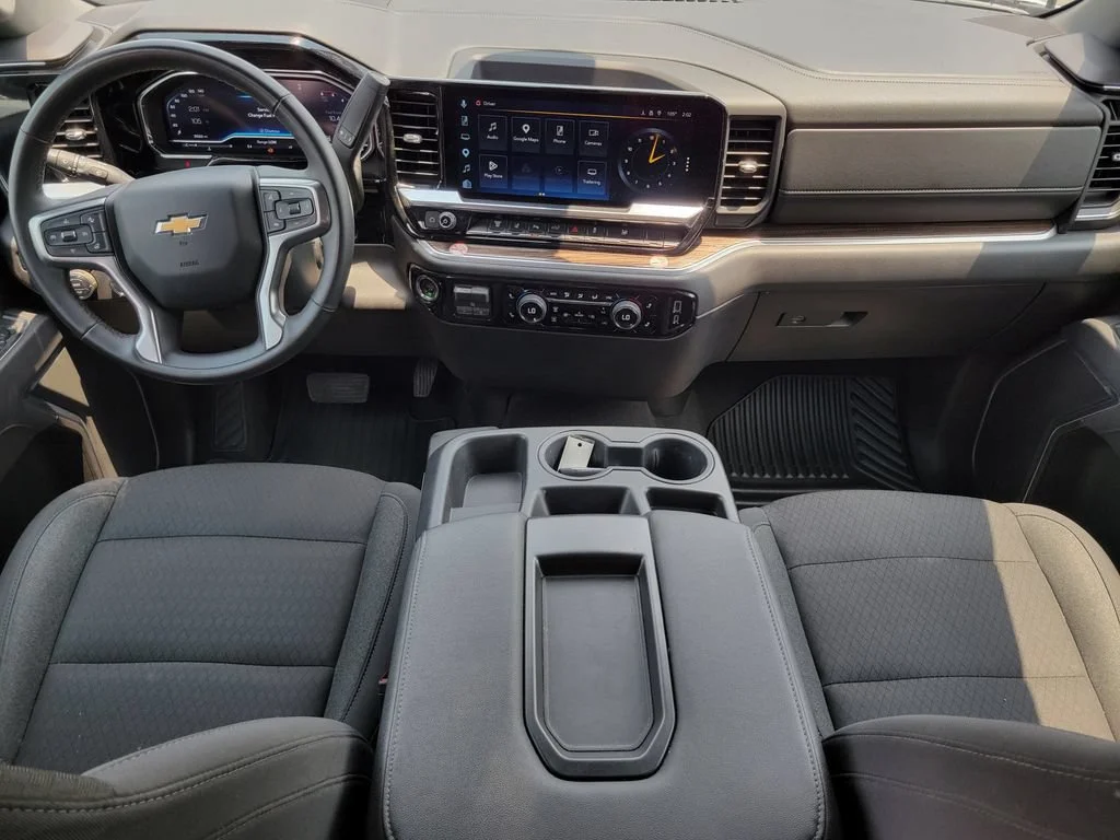 Used 2025 Summit White Chevrolet LT image 16