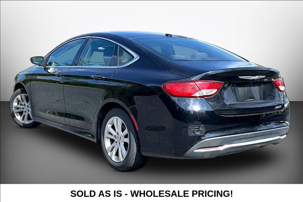 Used 2015  Chrysler Limited image 4