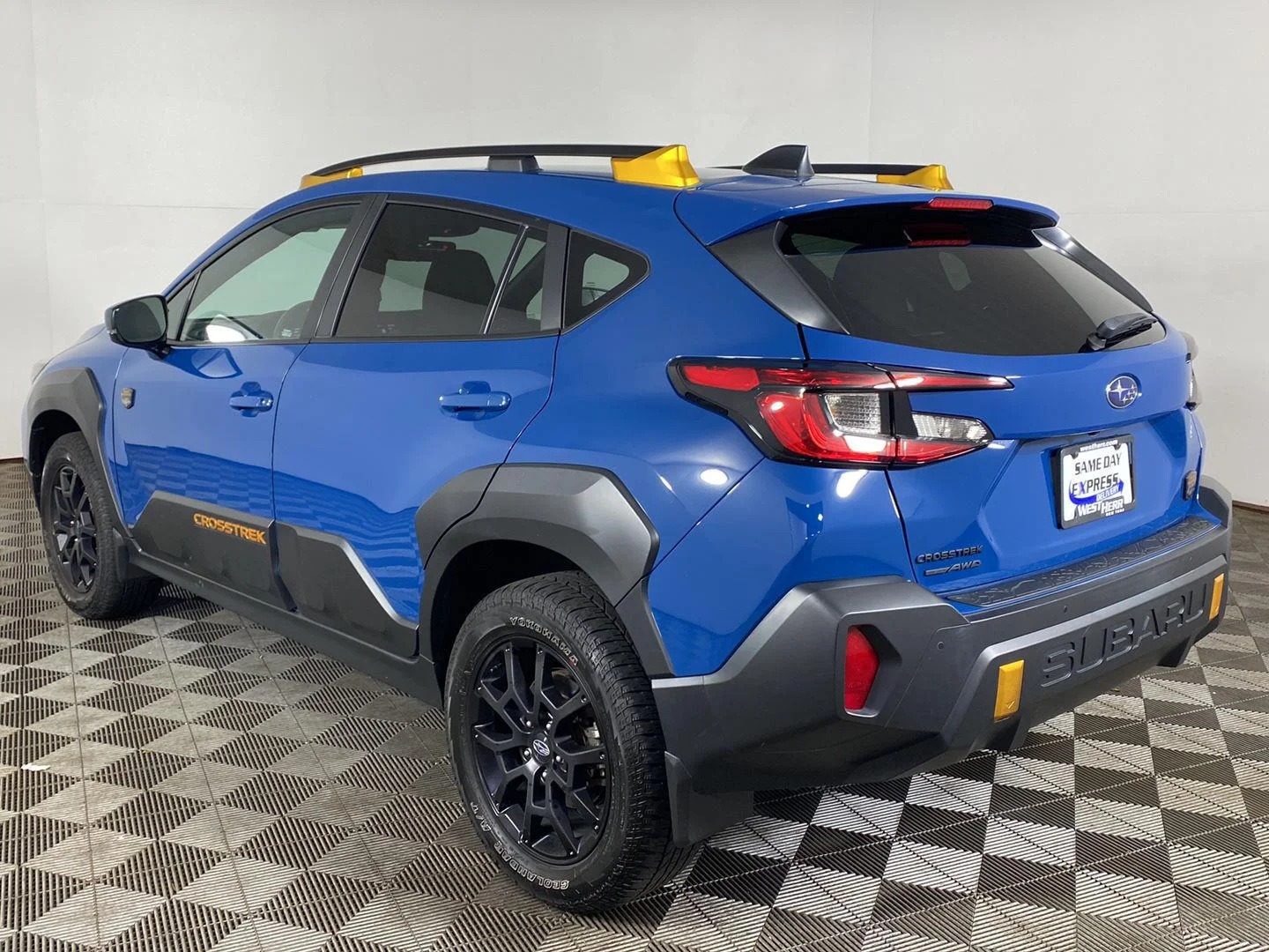Used 2024 Geyser Blue Pearl Subaru Wilderness image 8