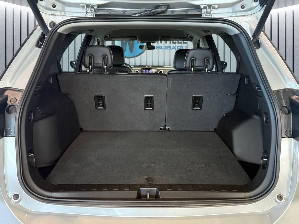 Used 2019 Silver Chevrolet Premier image 9