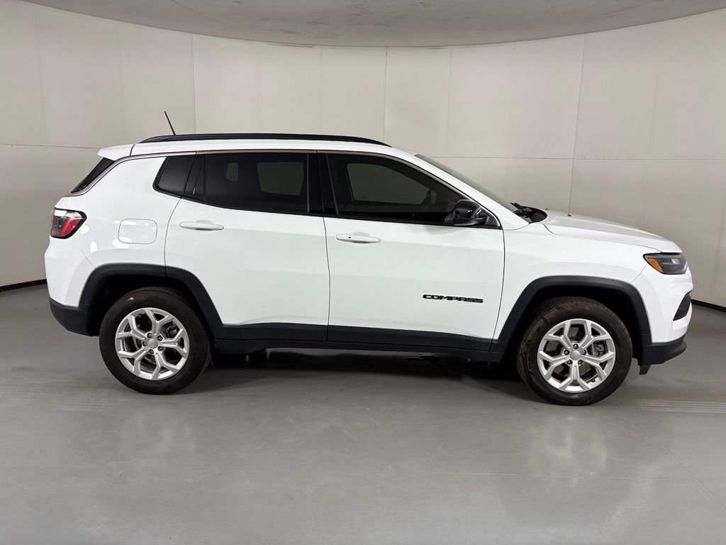 Used 2024 White Jeep Latitude image 9