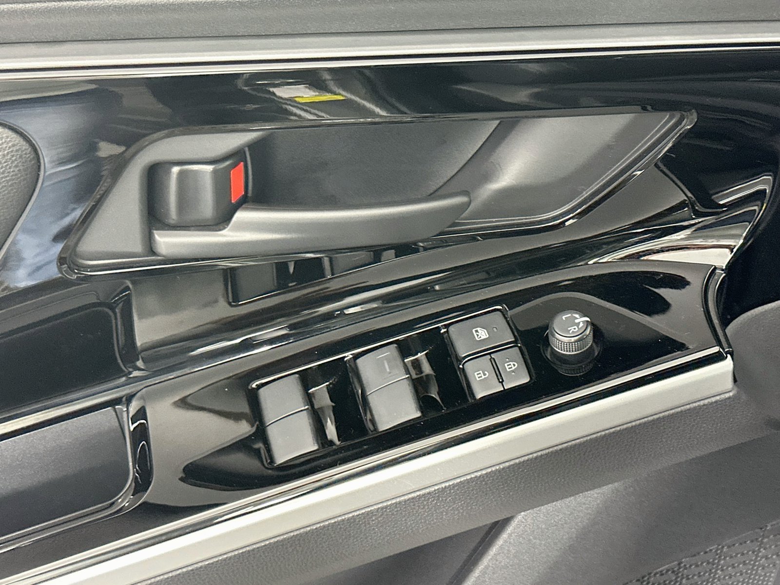 Used 2025 Heavy Metal Toyota XLE image 18