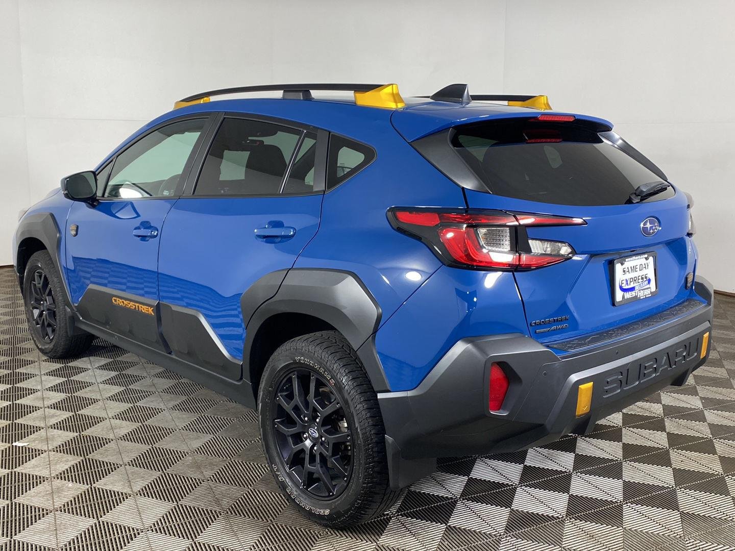 Used 2024 Geyser Blue Pearl Subaru Wilderness image 8