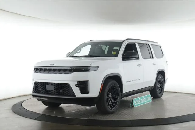 New 2026 Bright White Clear-Coat Exterior Paint Jeep Limited Reserve image 10