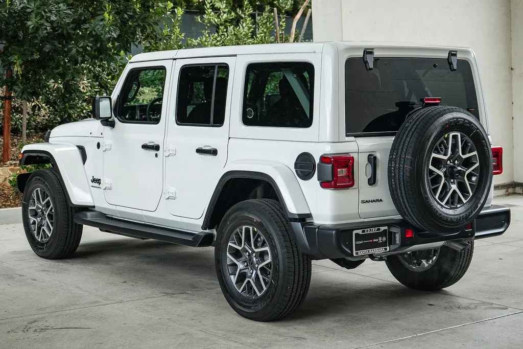 New 2026 Bright White Clear-Coat Exterior Paint Jeep Sahara image 4