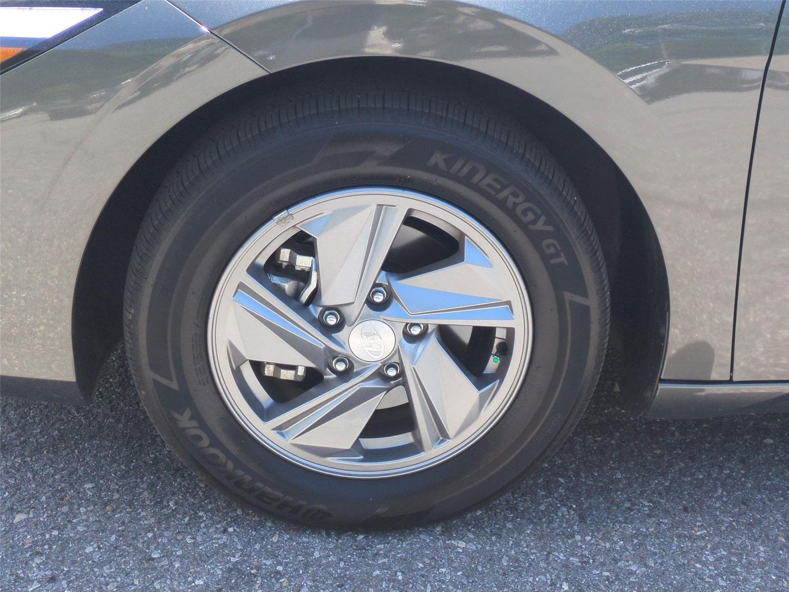 Used 2025 Amazon Gray Hyundai SE image 10