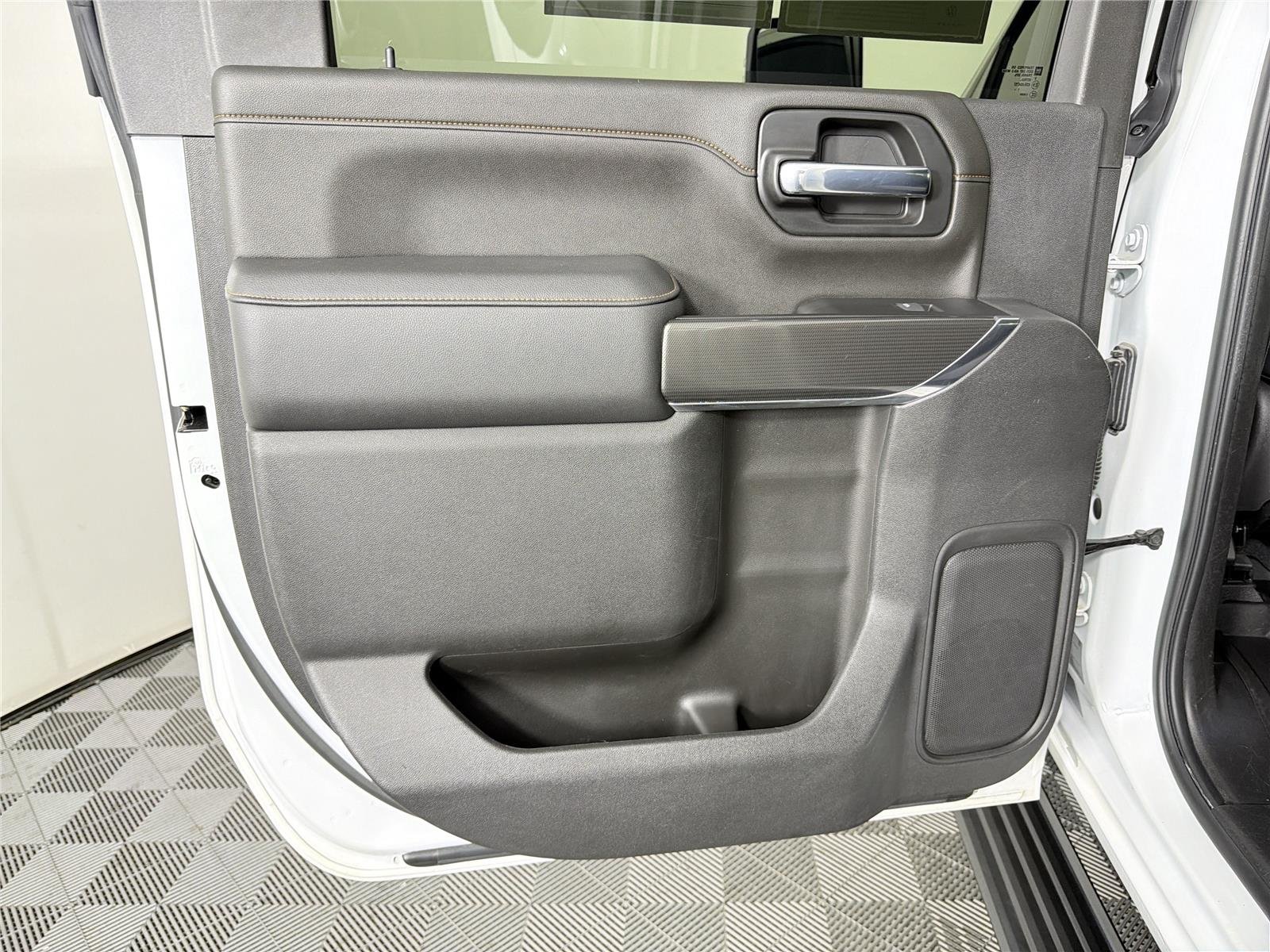 Used 2022 Summit White GMC AT4 image 22