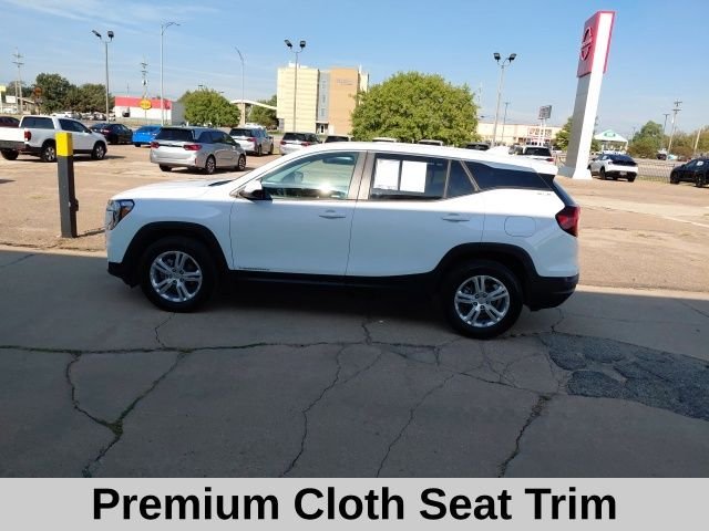 Used 2024 White GMC SLE image 8