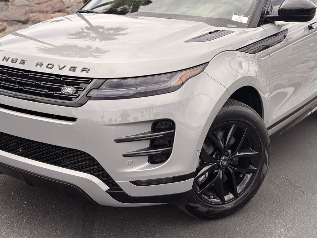 New 2026 Seoul Pearl Silver Land Rover Dynamic image 2