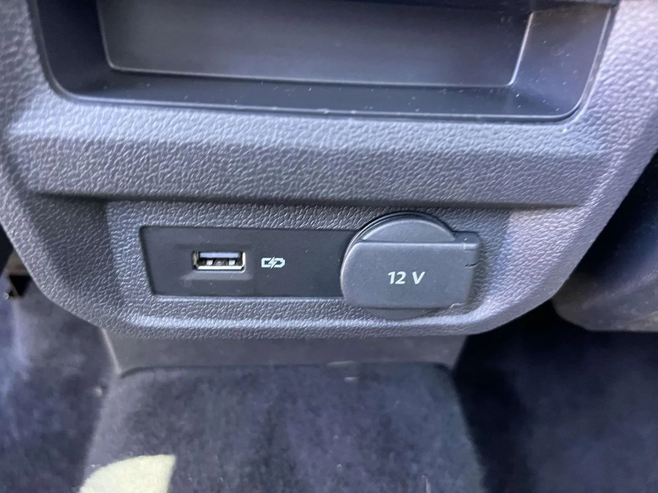 Used 2019 Platinum Gray Metallic Volkswagen 2.0T SE image 26
