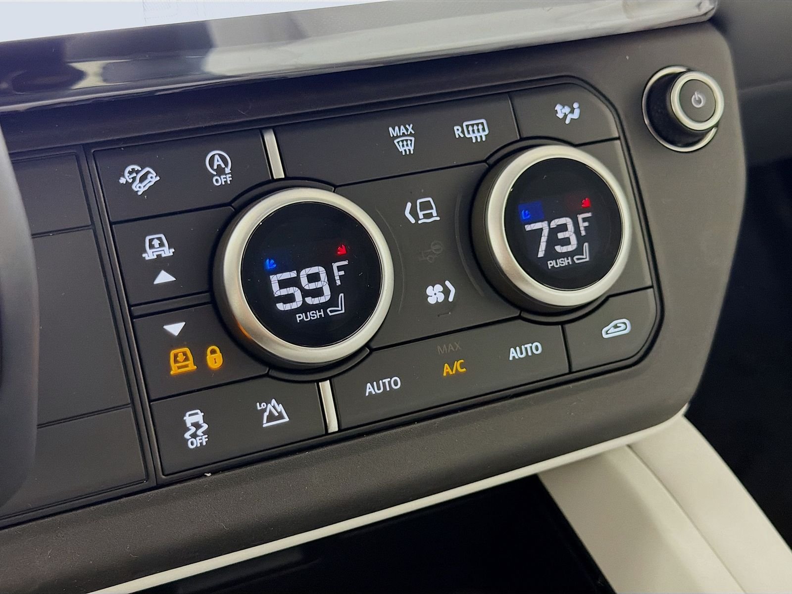 New 2026 Tasman Blue Land Rover X-Dynamic SE image 15