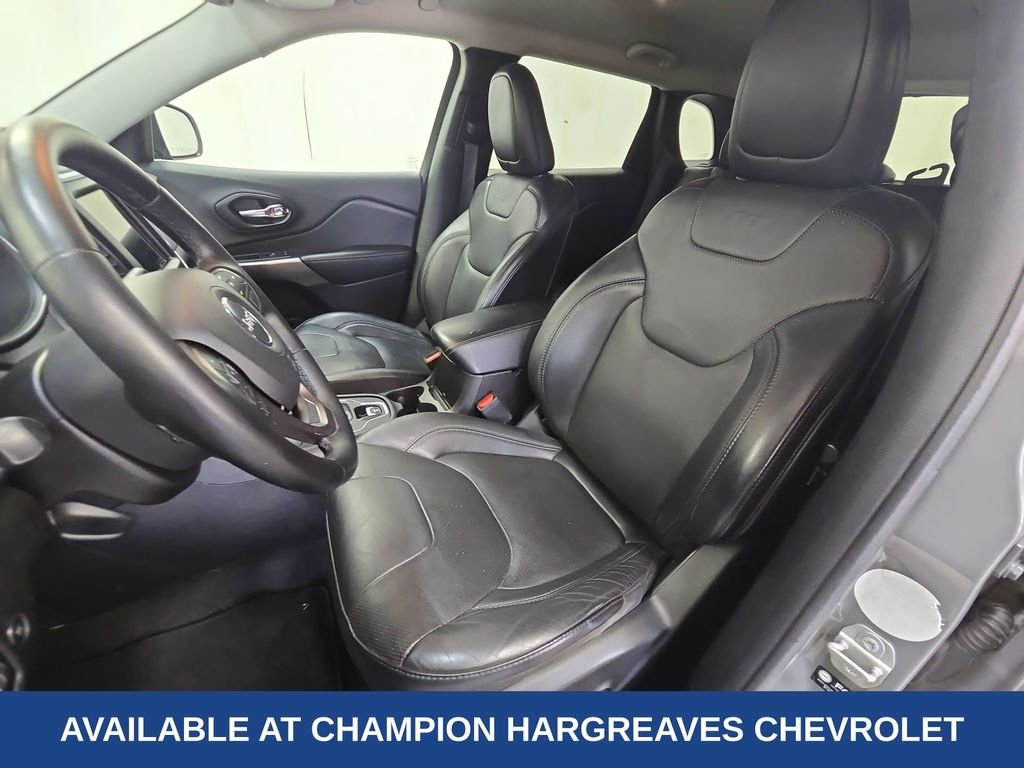 Used 2021 Gray Clearcoat Jeep Latitude Lux image 26