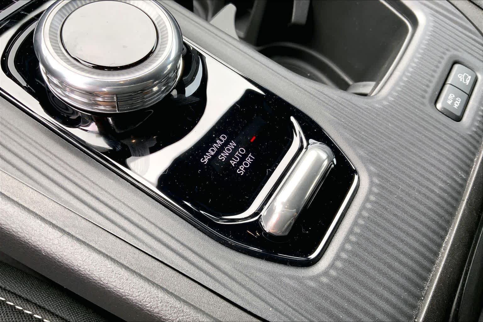 New 2026 Sting-Gray Clear-Coat Exterior Paint Jeep Laredo image 18