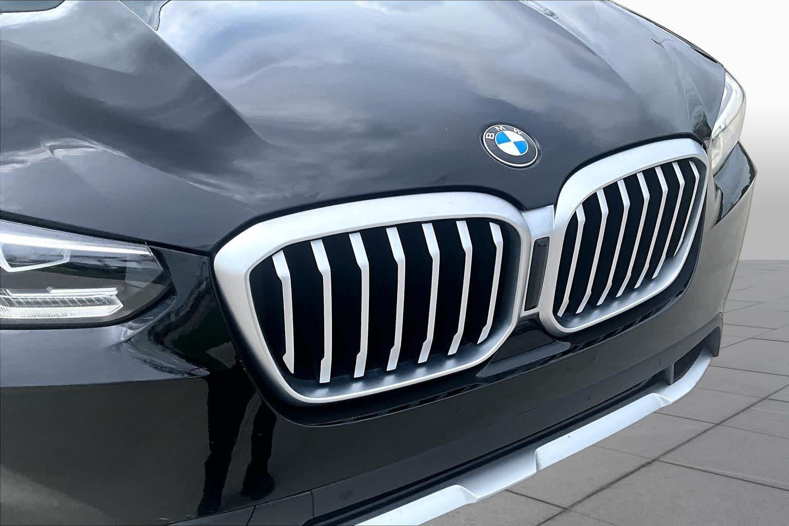Used 2024 Jet Black BMW sDrive30i image 29