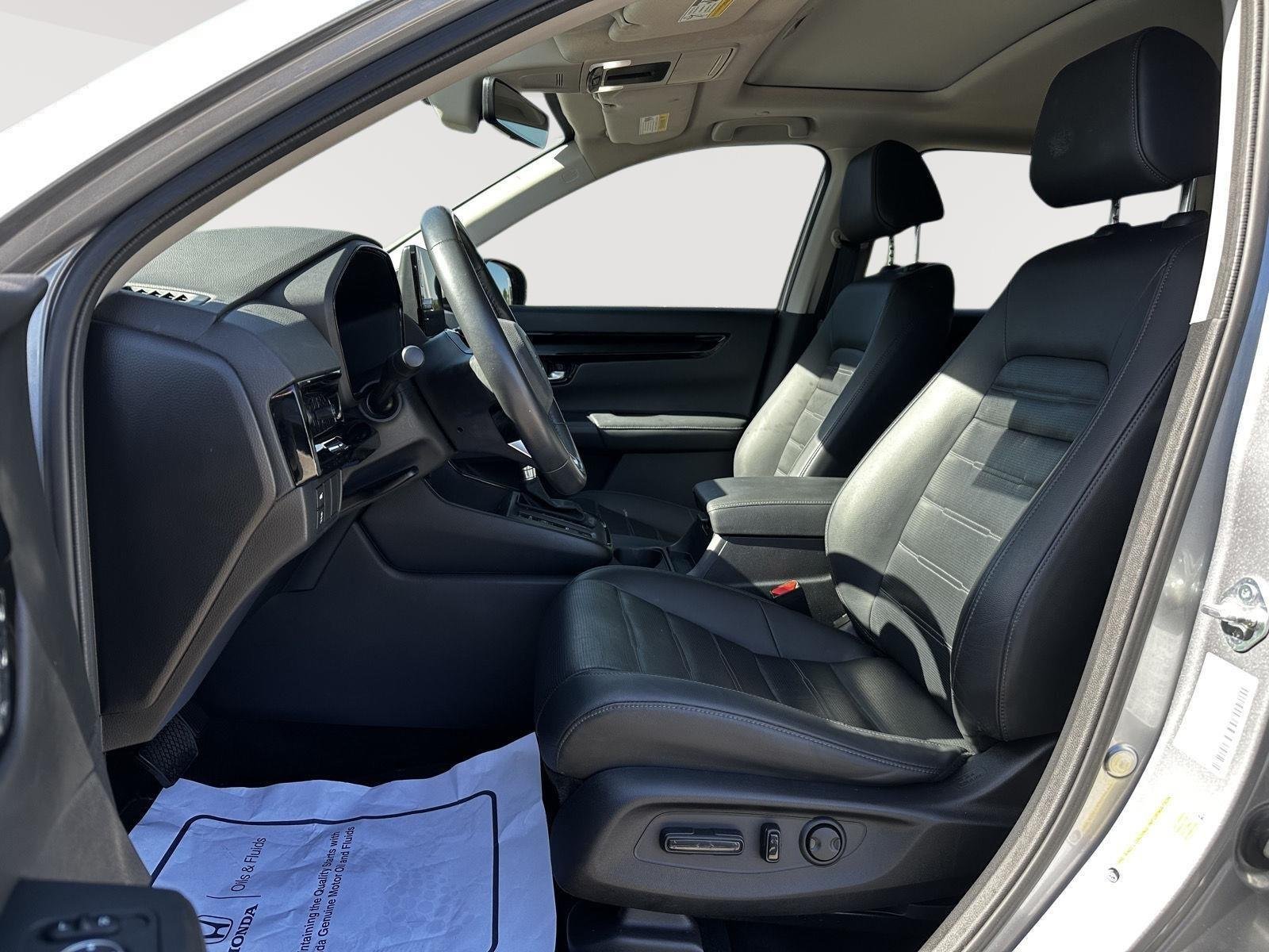 Used 2023 Lunar Silver Metallic Honda EX-L image 7