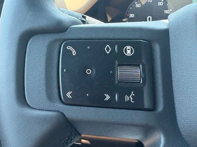 New 2026 Woolstone Green Land Rover X-Dynamic SE image 19