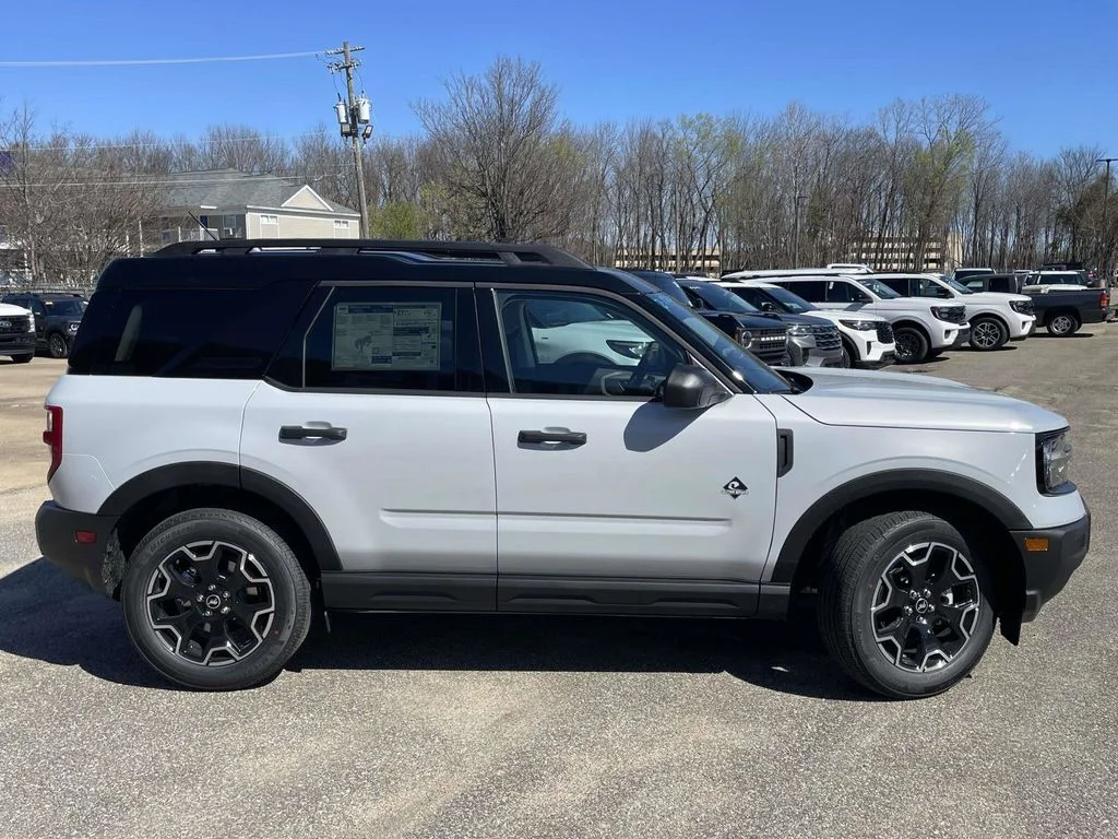 New 2026 White Ford Outer Banks image 2